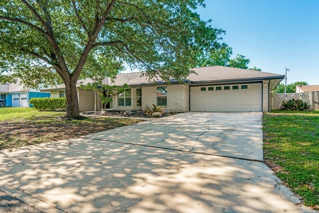 654 Richfield, Windcrest, TX 78239