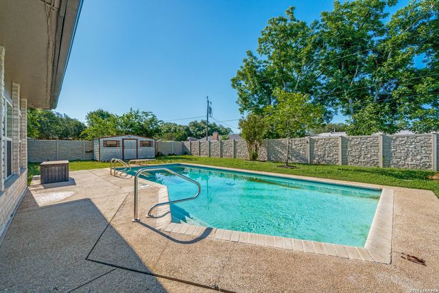 654 Richfield, Windcrest, TX 78239