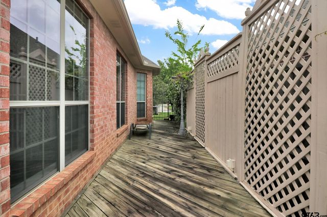 2222 Kennebunk Ln, Tyler, TX 75703