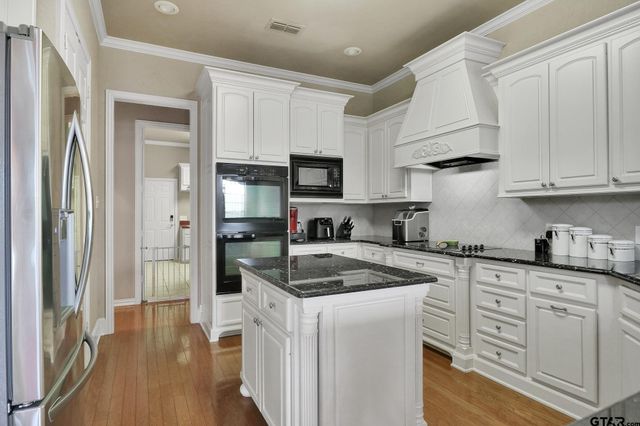 2222 Kennebunk Ln, Tyler, TX 75703