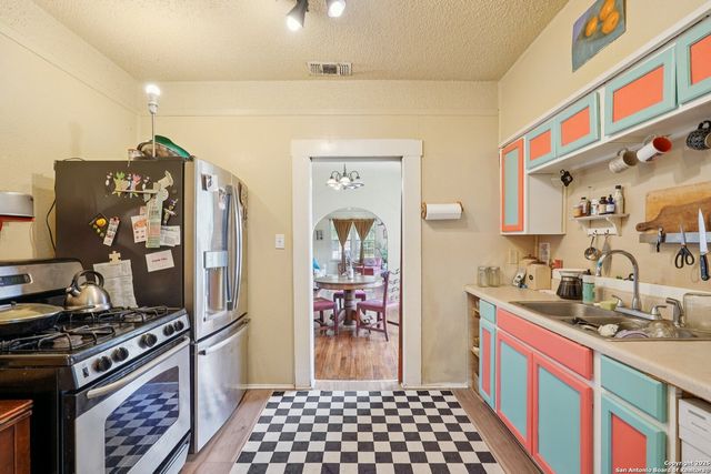 1015 W Elsmere, San Antonio, TX 78201