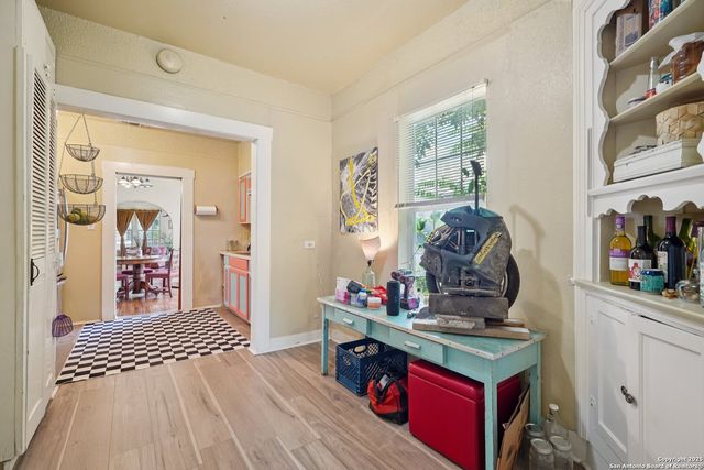 1015 W Elsmere, San Antonio, TX 78201
