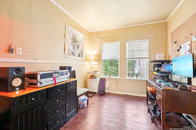 1015 W Elsmere, San Antonio, TX 78201