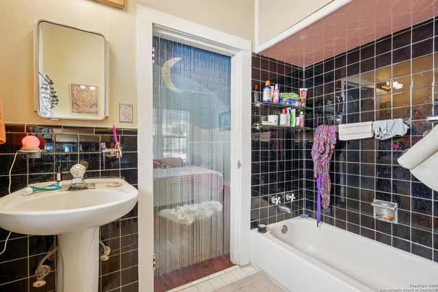 1015 W Elsmere, San Antonio, TX 78201