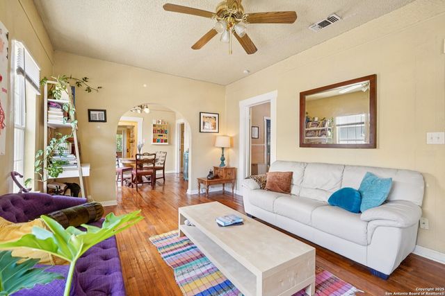 1015 W Elsmere, San Antonio, TX 78201