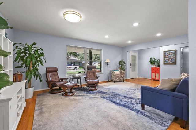 10432 Chesterton Drive, Dallas, TX 75238