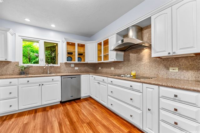 138 Kailuana Place, Kailua, HI 96734