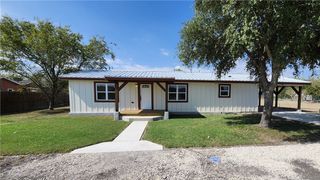 305 E Soyars Ave, Orange Grove, TX 78372