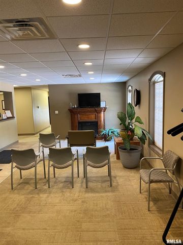 840 35th Avenue Pl # 102, Moline, IL 61265