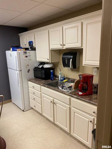 840 35th Avenue Pl # 102, Moline, IL 61265