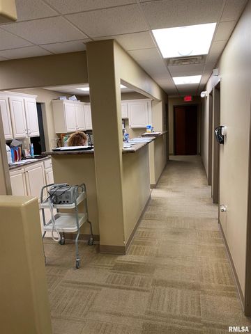 840 35th Avenue Pl # 102, Moline, IL 61265