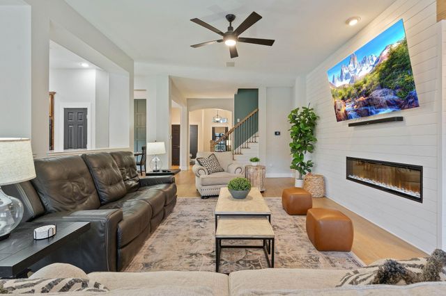 2408 Hollowbrook Lane, Conroe, TX 77384