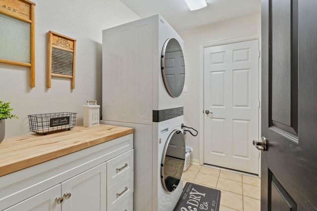 2408 Hollowbrook Lane, Conroe, TX 77384