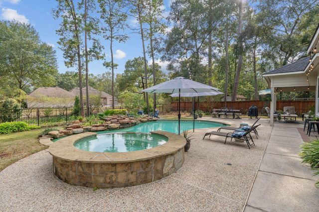 2408 Hollowbrook Lane, Conroe, TX 77384