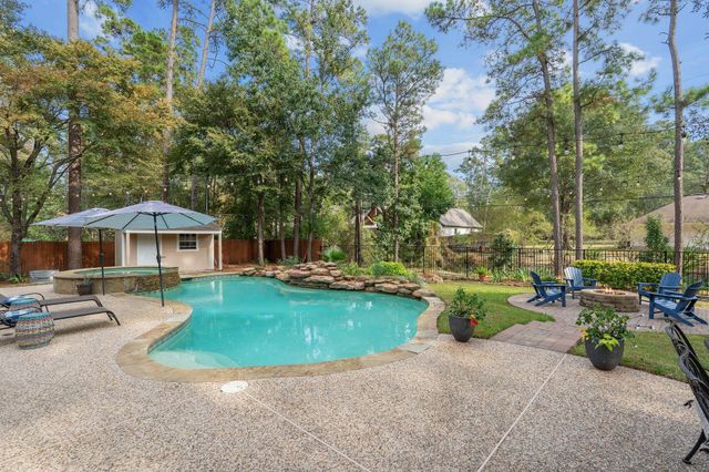 2408 Hollowbrook Lane, Conroe, TX 77384