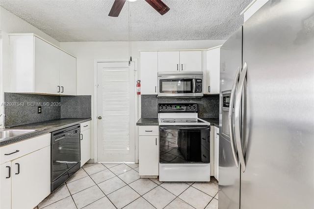 9610 SW 16th St, Miami, FL 33165