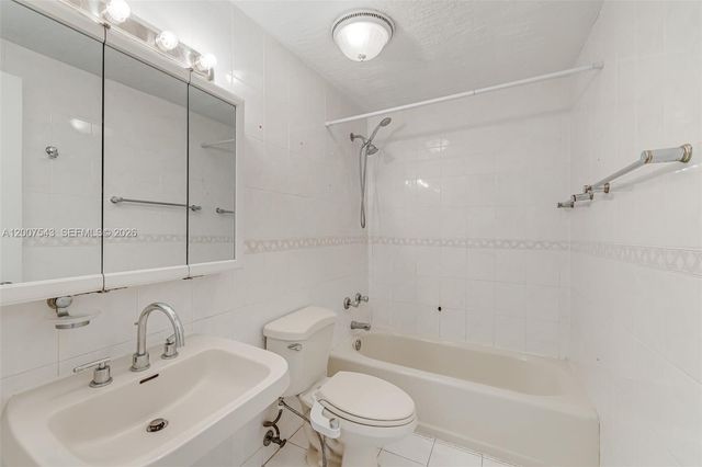 9610 SW 16th St, Miami, FL 33165