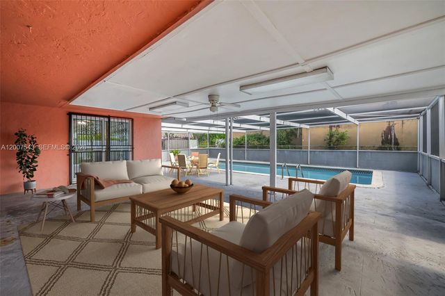 9610 SW 16th St, Miami, FL 33165