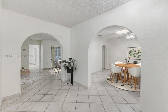 9610 SW 16th St, Miami, FL 33165