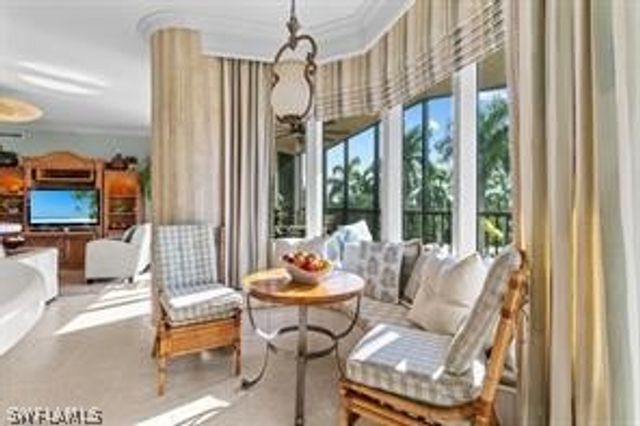 1060 Borghese LN 205, Naples, FL 34114