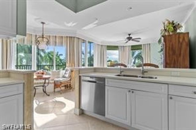 1060 Borghese LN 205, Naples, FL 34114