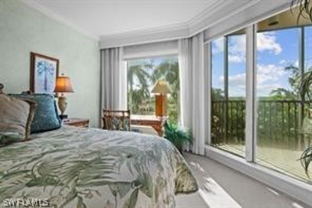 1060 Borghese LN 205, Naples, FL 34114