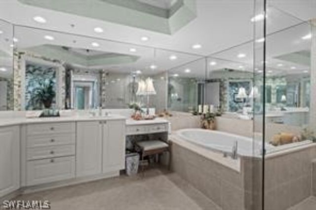 1060 Borghese LN 205, Naples, FL 34114