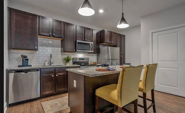 1020 Lusso Avenue, 200, Columbus, OH 43201