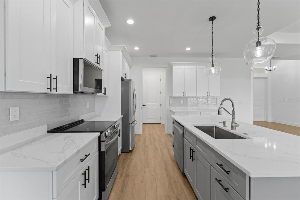 Image 15 of property listing at 1525 LOG LANE, North Port, FL 34286