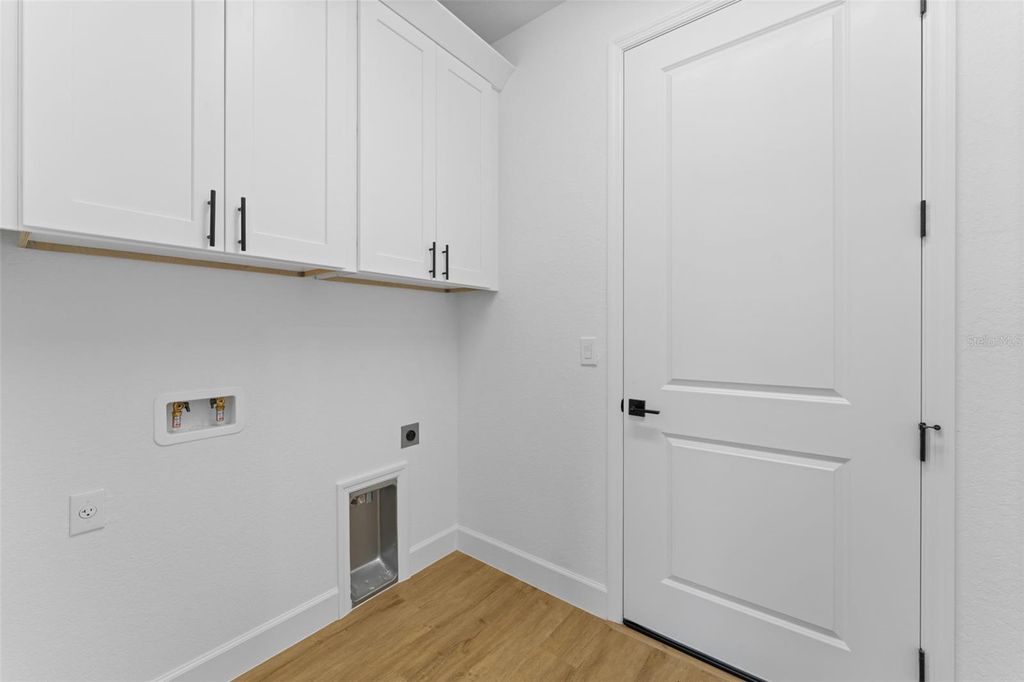 Image 34 of property listing at 1525 LOG LANE, North Port, FL 34286