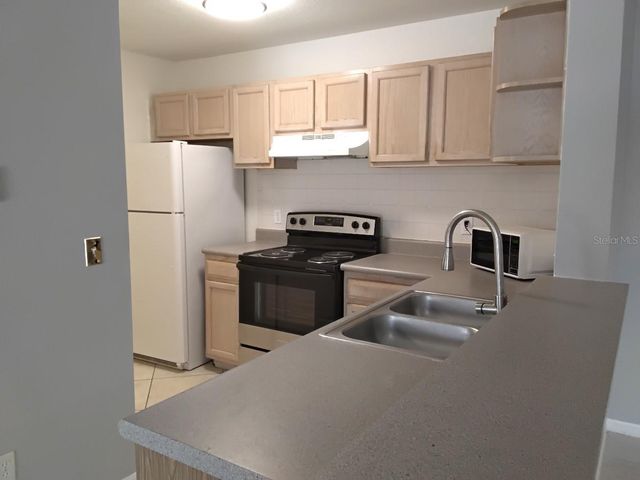 8801 LATREC AVENUE 8105, Orlando, FL 32819