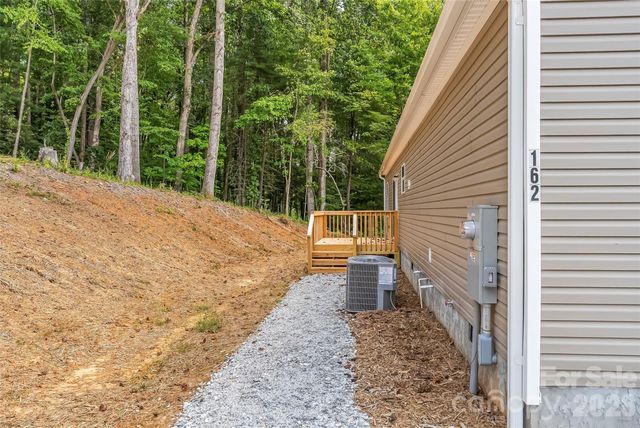 162 Ada Way, Hendersonville, NC 28791