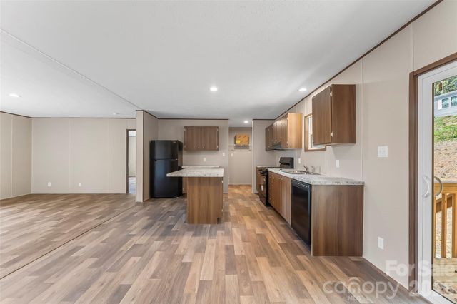 162 Ada Way, Hendersonville, NC 28791