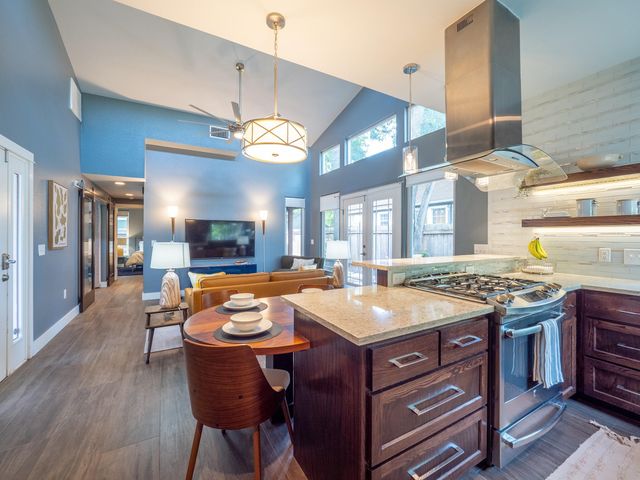 1005 Mansell Ave A, Austin, TX 78702