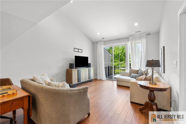21 Riverwalk, Plainsboro, NJ 08536