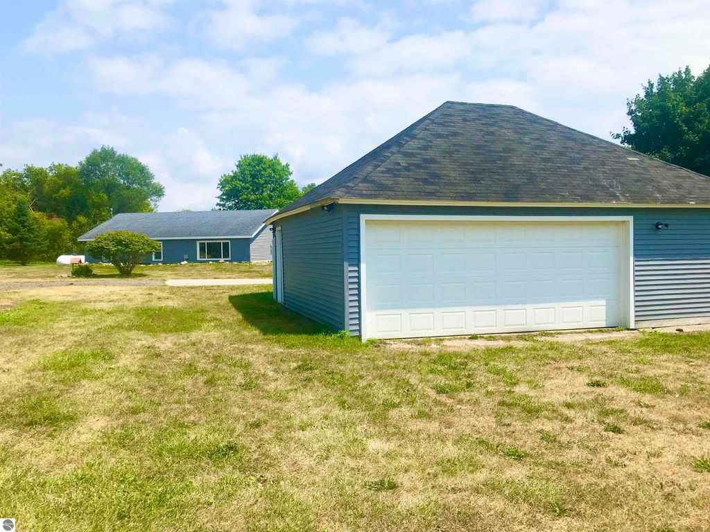 Image 1 of property listing at 4996 N Alger Road, Alma, MI 48801