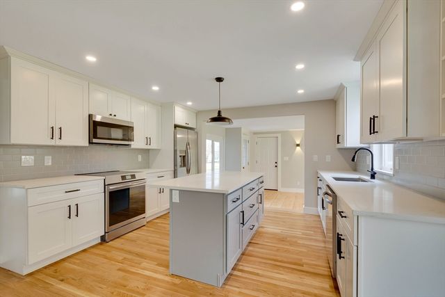 34 Irving Dr, Walpole, MA 02081