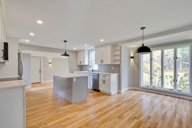 34 Irving Dr, Walpole, MA 02081