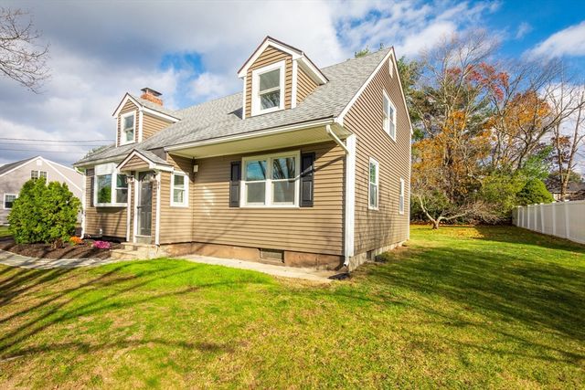 34 Irving Dr, Walpole, MA 02081