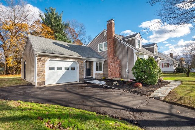 34 Irving Dr, Walpole, MA 02081