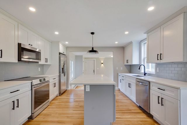 34 Irving Dr, Walpole, MA 02081