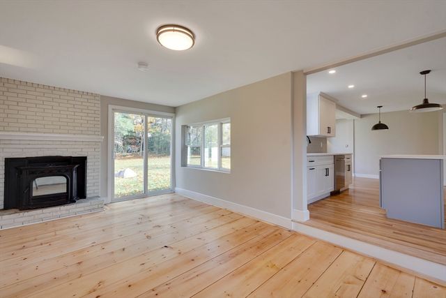 34 Irving Dr, Walpole, MA 02081