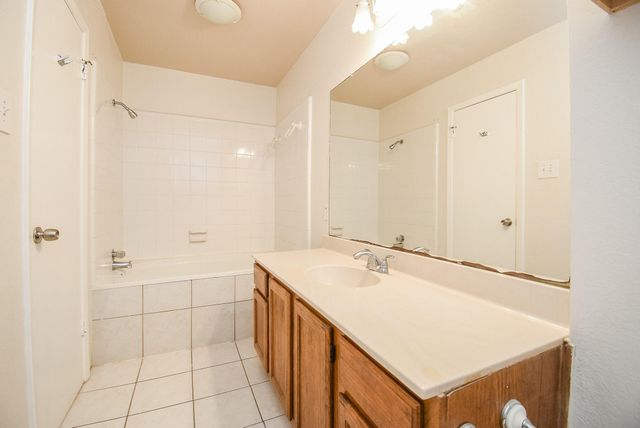 3007 Creekview Drive, Missouri City, TX 77459