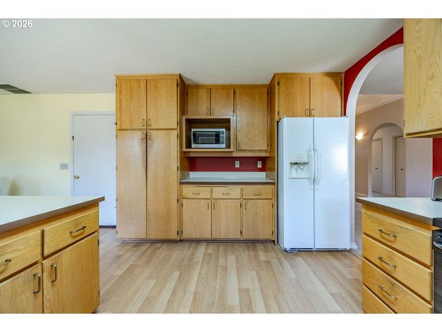 2939 WOLF MEADOWS Ln, Eugene, OR 97408