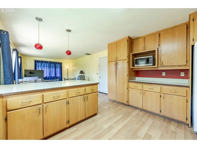 2939 WOLF MEADOWS Ln, Eugene, OR 97408