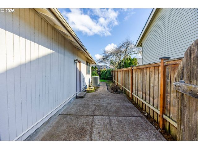 2939 WOLF MEADOWS Ln, Eugene, OR 97408