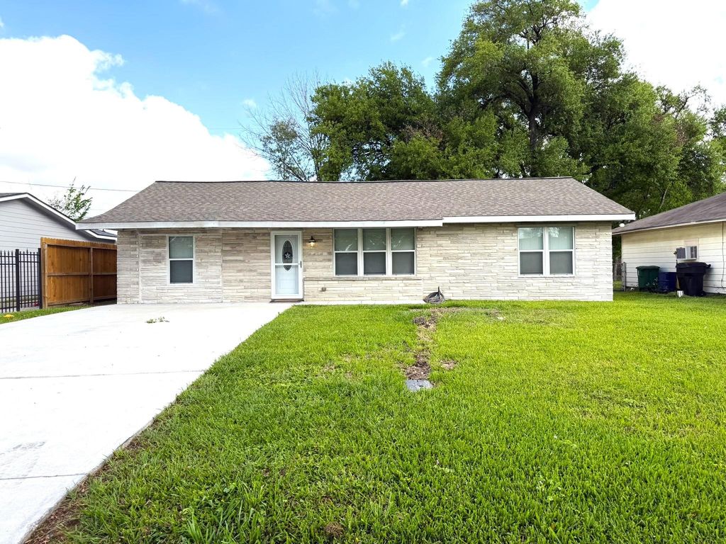 5763 Westover Street, Houston, TX 77033