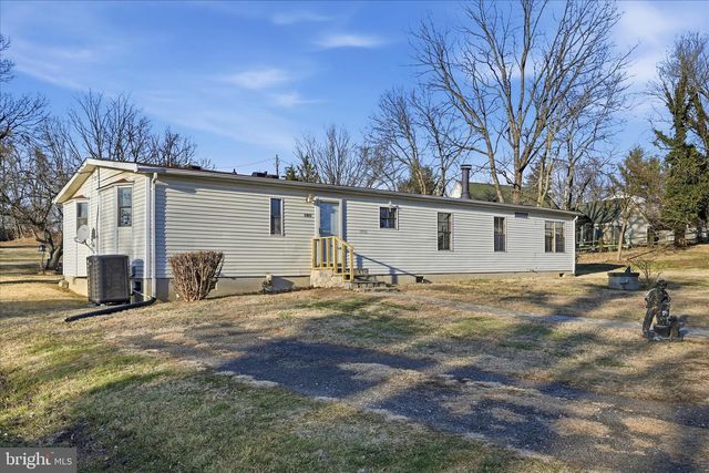 2 OLD CHAPEL AVE, Boyce, VA 22620