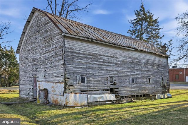 2 OLD CHAPEL AVE, Boyce, VA 22620