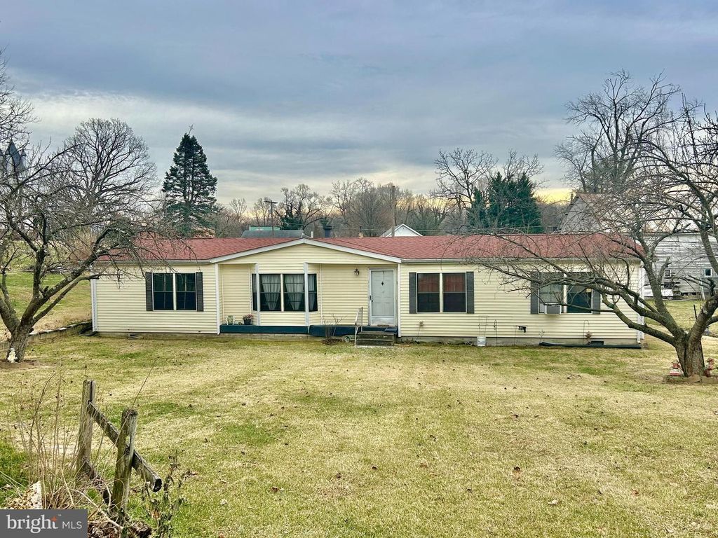 2 OLD CHAPEL AVE, Boyce, VA 22620